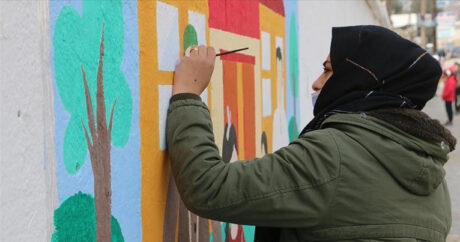 Граффити на стенах Африна: призыв к миру и братству