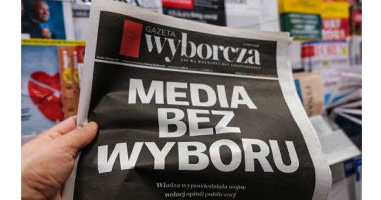 Польские СМИ приостановили свою работу