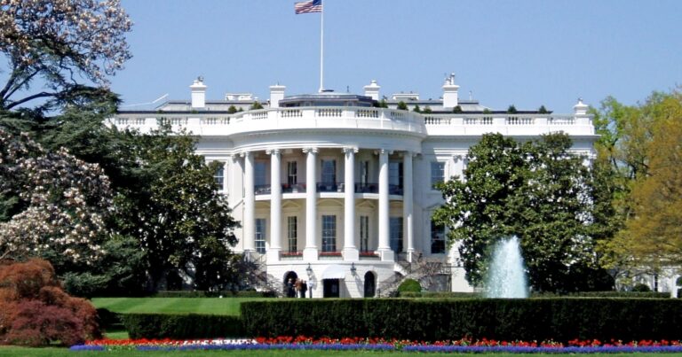 Белый дом: США открыты для контактов с Ираном