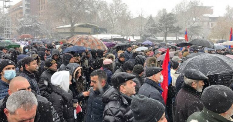 Оппозиция Армении проводит акцию неповиновения