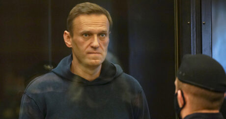 Навального приговорили к реальному сроку