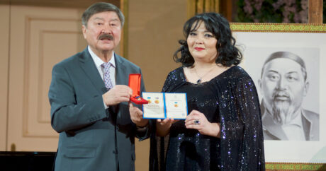 Артисты «Астана Опера» награждены медалью ТЮРКСОЙ «Абай 175 лет» — ФОТО