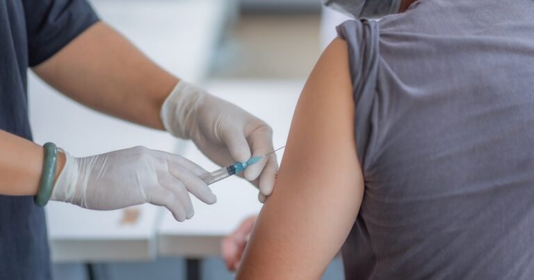 В Грузии стартовала вакцинация лиц старше 65 лет