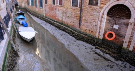 Каналы Венеции пересохли — Фото