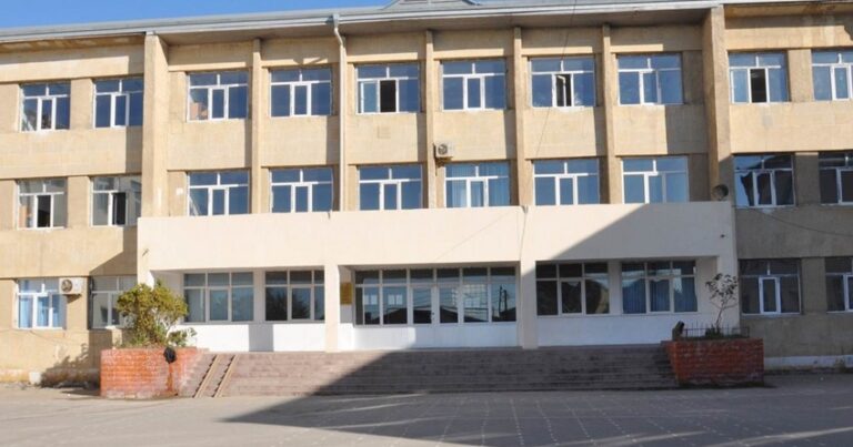 Еще одну школу в Баку закрыли из-за COVID-19