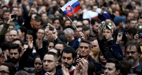 Правительство Словакии подаст в отставку 30 марта