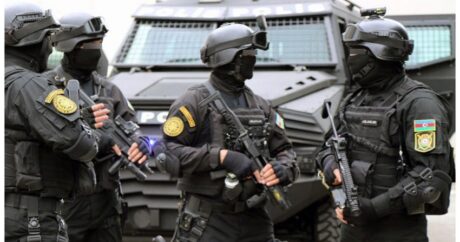 В Баку полиция открыла огонь по не подчинившимся приказу