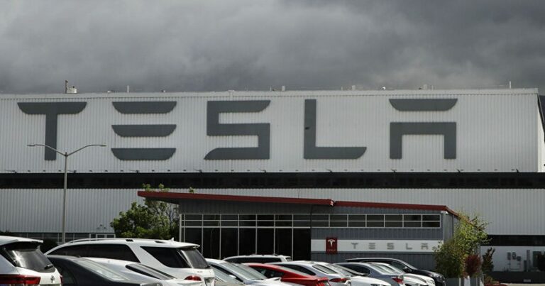 На заводе Tesla в Калифорнии возник пожар