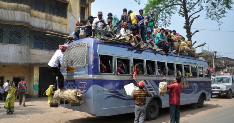 В Индии 13 человек погибли в ДТП с участием автобуса