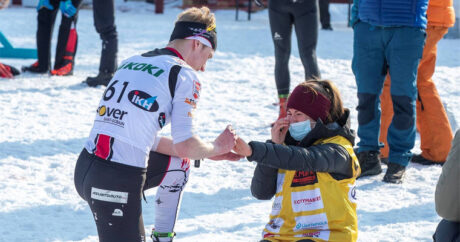 Лыжник сделал предложение своей девушке на финише марафона