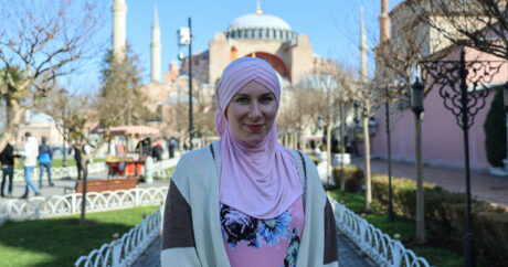Британка приняла мусульманство после тура в Турцию и посвятила жизнь исламу