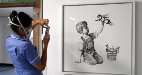 Бэнкси выставит на аукцион свою работу, нарисованную в больнице