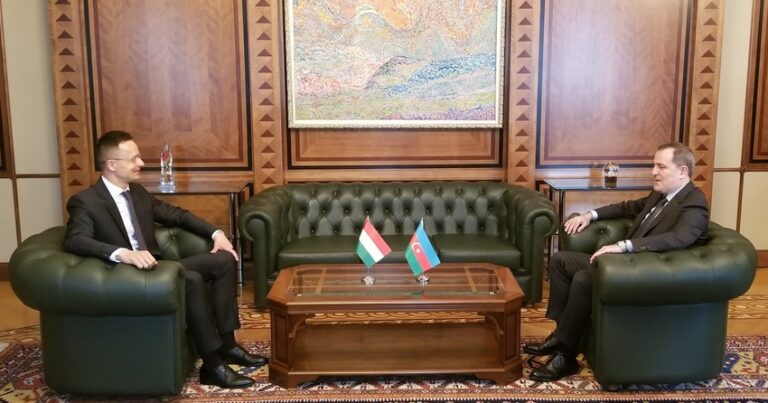 В Баку проходит встреча глав МИД Азербайджана и Венгрии
