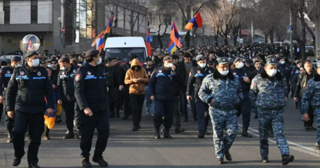 Армянская оппозиция продолжит блокаду парламента