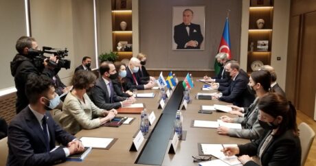 В Баку проходит встреча главы МИД Азербайджана с действующим председателем ОБСЕ