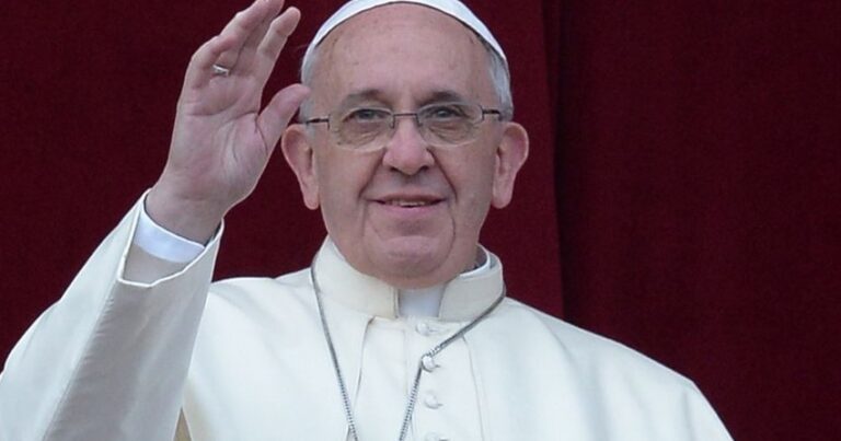 Папа Римский совершил первый в истории визит в Ирак