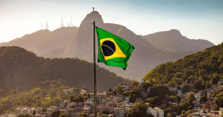 Президент Бразилии в четвертый раз сменил главу минздрава