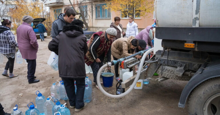 Российский эксперт: «Воду в Крым скорее ведрами будут таскать, чем пойдут на какие-то компромиссы с Украиной»
