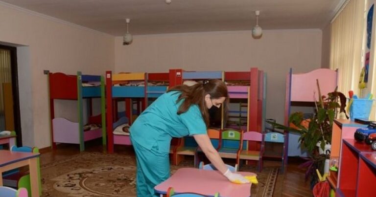 В ряде городов Азербайджана закрываются детские сады