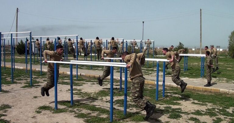 Подготовка новобранцев в Азербайджанской армии — Видео