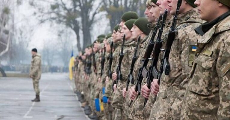 Президент Украины подписал закон о призыве резервистов без мобилизации