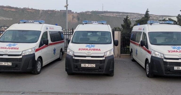 ООН подарила Минздраву Азербайджана 3 машины скорой помощи