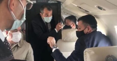 В Турции самолет с министром совершил аварийную посадку — Видео