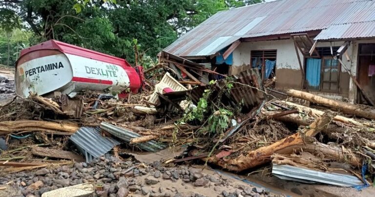 Число жертв наводнений в Восточном Тиморе и Индонезии возросло до 157
