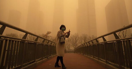 На Пекин надвигается четвертая в 2021 году пылевая буря