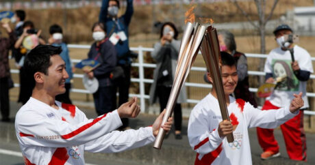 В Японии эстафета олимпийского огня впервые проходит без зрителей