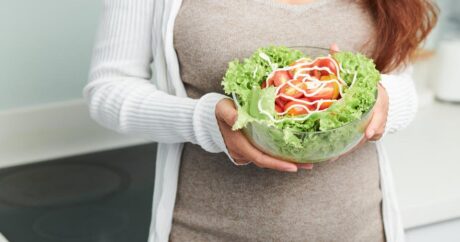 Ученые рассказали об опасности вегетарианства для беременных