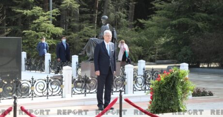 Председатель Генассамблеи ООН посетил Аллею почетного захоронения