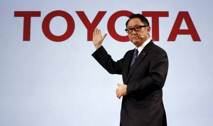 Глава Тойоты признан человеком года в автомобильной индустрии