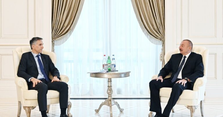 Президент Ильхам Алиев принял генерального исполнительного директора компании Signify