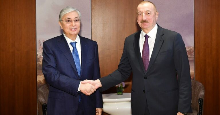 Президент Ильхам Алиев позвонил президенту Казахстана