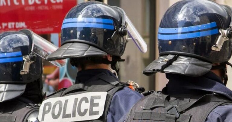 Трое полицейских пострадали в ходе беспорядков во Франции