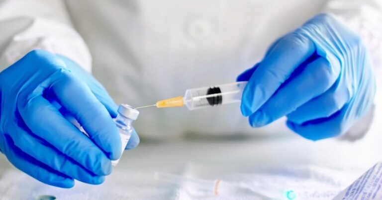 Беларусь создала собственную вакцину от COVID-19