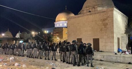 Израильская полиция вновь применила силу к палестинцам у Аль-Аксы