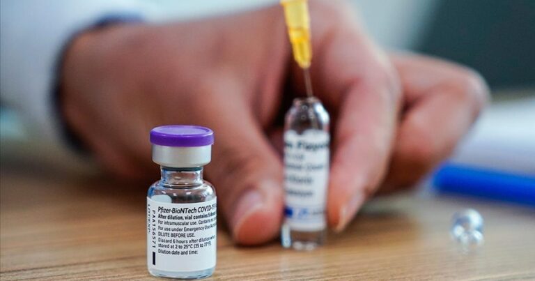 Турция подписала контракт на поставку еще 90 млн доз вакцины Pfizer