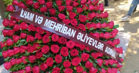 Президент Азербайджана и первая леди отправили венок на похороны отца Александра