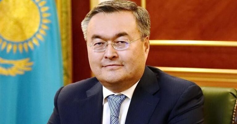 Министр иностранных дел Казахстана прибыл в Азербайджан