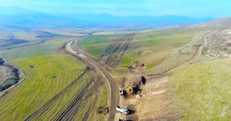 Президент Ильхам Алиев ознакомился со строительством «Дороги Победы»