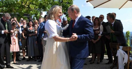 Танцевавшая с Путиным бывшая глава МИД Австрии вошла в совет директоров «Роснефти»