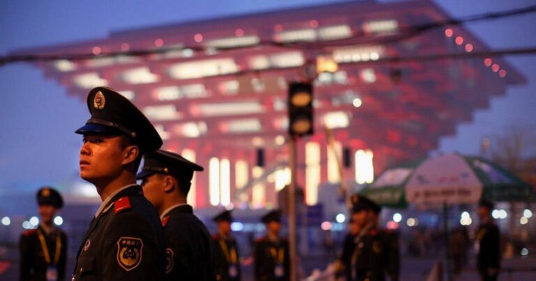 В Китае полиция задержала восемь человек в связи со взрывом газа на рынке