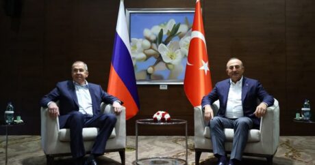 Начались переговоры глав МИД Турции и России