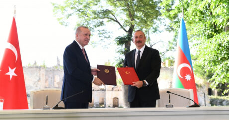 Азербайджан и Турция подписали Шушинскую декларацию о союзничестве