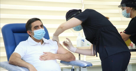 В Азербайджане начали применять вакцину Pfizer
