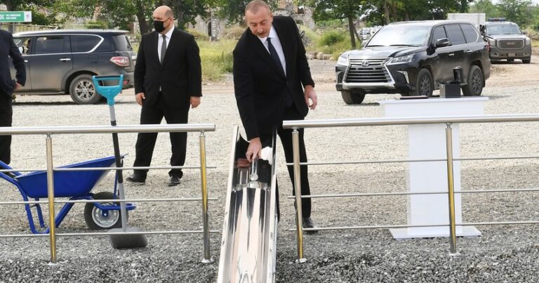 Президент Азербайджана заложил фундамент тоннеля в селе Дашалты