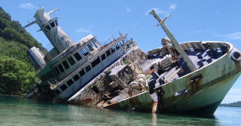 Не менее 23 человек погибли в результате кораблекрушения у берегов Туниса