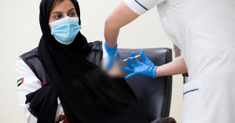 Власти Абу-Даби разрешили бесплатно вакцинировать туристов
